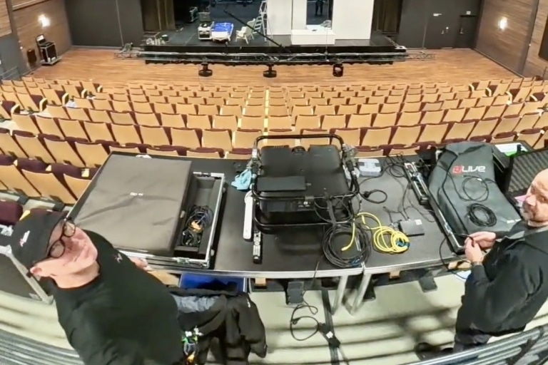 front of house. Teknikarane/produsentar på Teater Vestland på turne